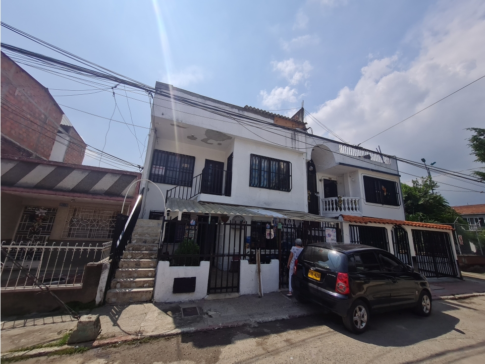 EN VENTA CASA TRIFAMILIAR EN EL BARRIO  LA FORTALEZA.