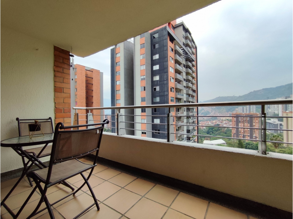 Venta apartamento en Loma de Los Bernal