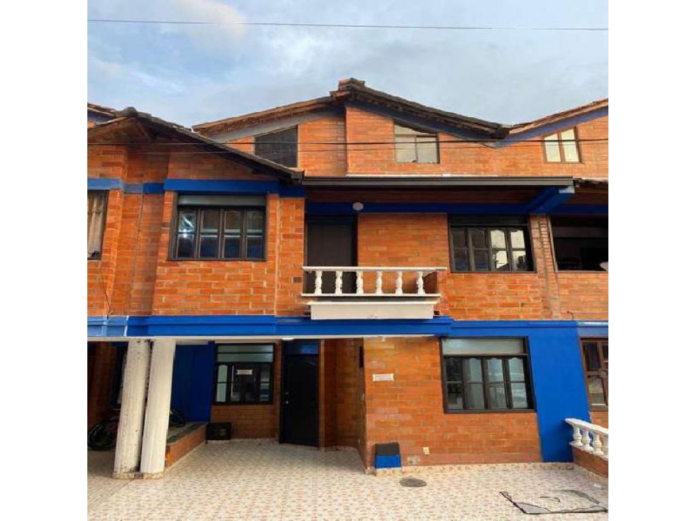 SE VENDE CASA DE TRES NIVELES EN CONJUTO CERRADO DOSQUEBRADAS