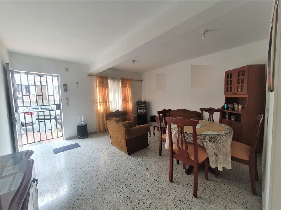 CASA PRIMER PISO EN VENTA EN CAMPO VALDÉS 95 MT²