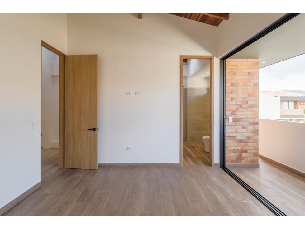 Venta casa con acabados de lujo en Unidad Cerrada, La Ceja