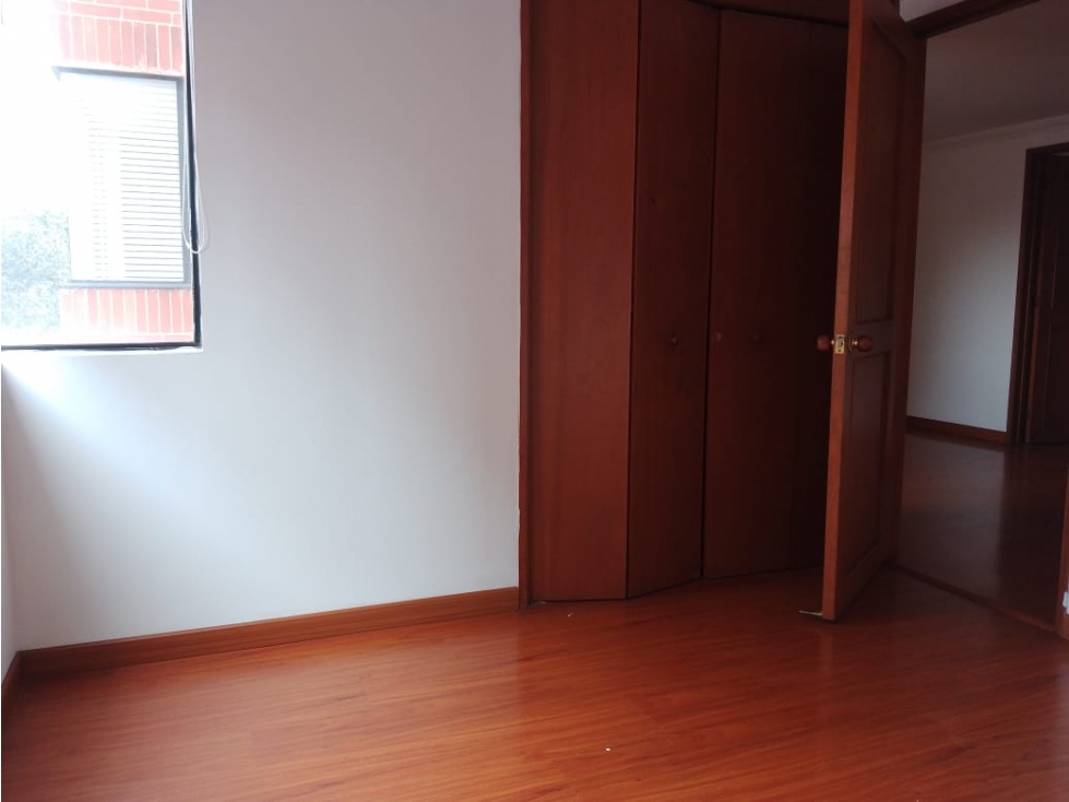 SE VENDE APARTAMENTO COLINA