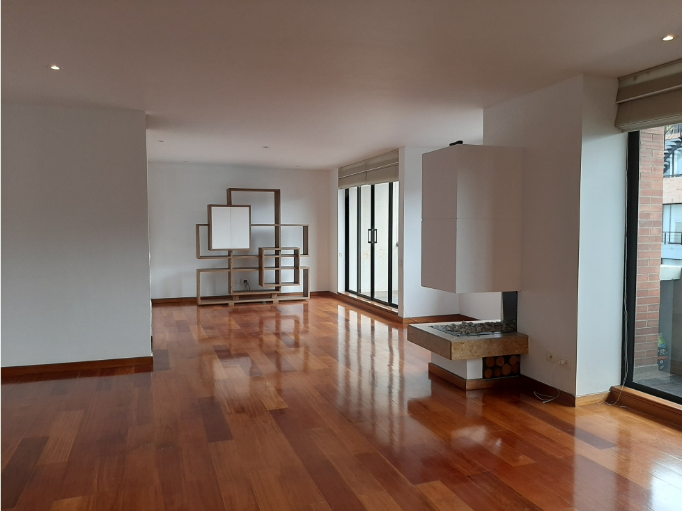 VENDO AMPLIO APARTAMENTO EN SAN PATRICIO RENTANDO, 235 M2