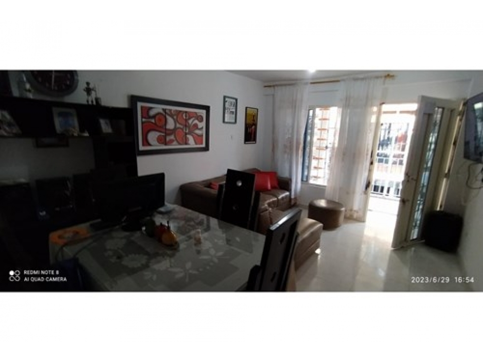 VENDO CASA DE 3 NIVELES EN EL BARRIO COMPARTI  CIUDAD DE CALI