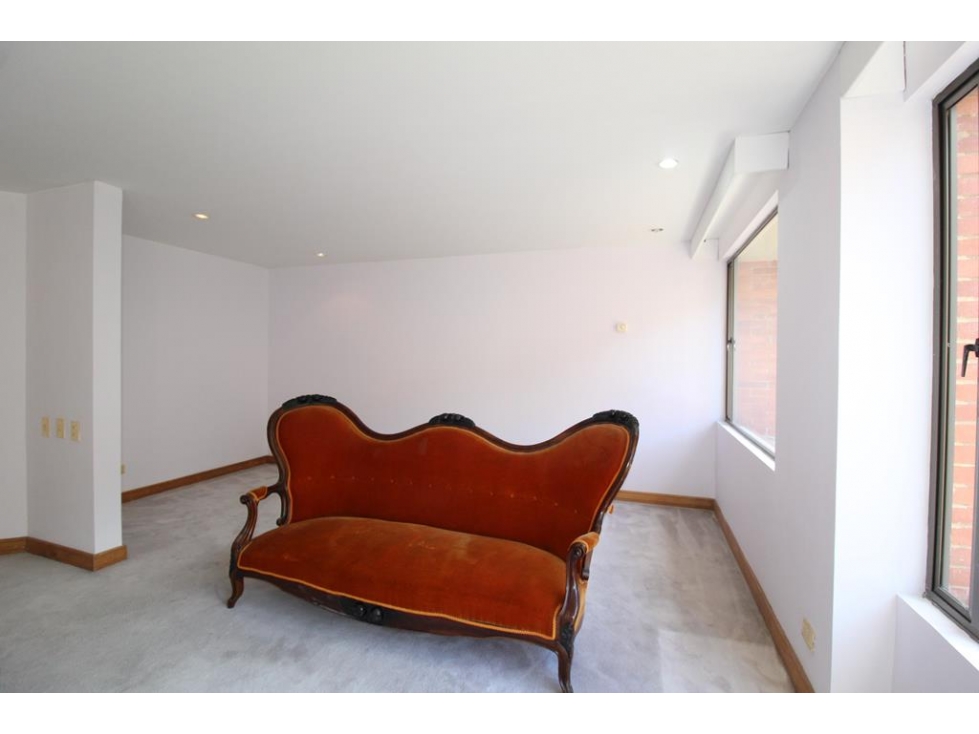 Apto Rosales: 210m2, 3 cuartos, 2.5 baños y 4 garajes
