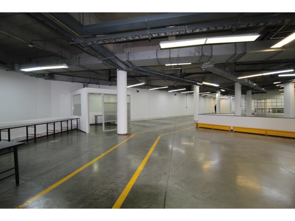 Local/oficinas/bodega Centro Internacional: 988m2 + mezzanine