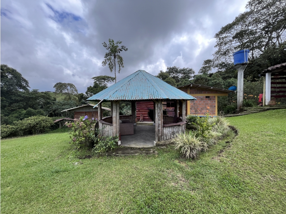 VENTA DE FINCA, FILANDIA, QUINDIO, COLOMBIA.