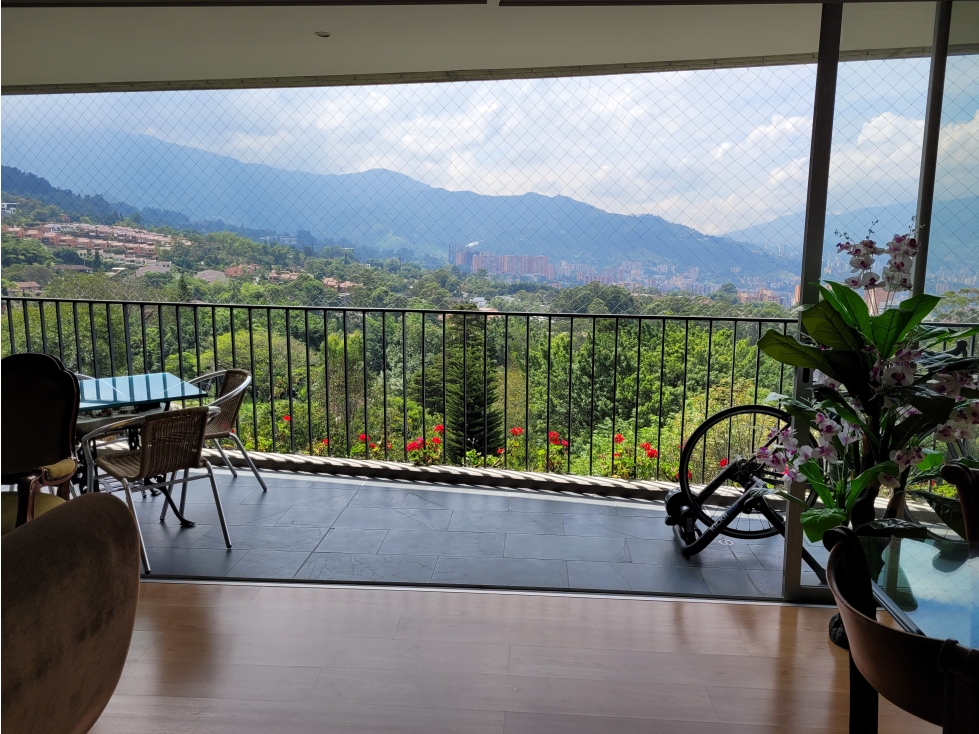 VENDO APTO EN SAN LUCAS, POBLADO. MEDELLÍN. 160 M2