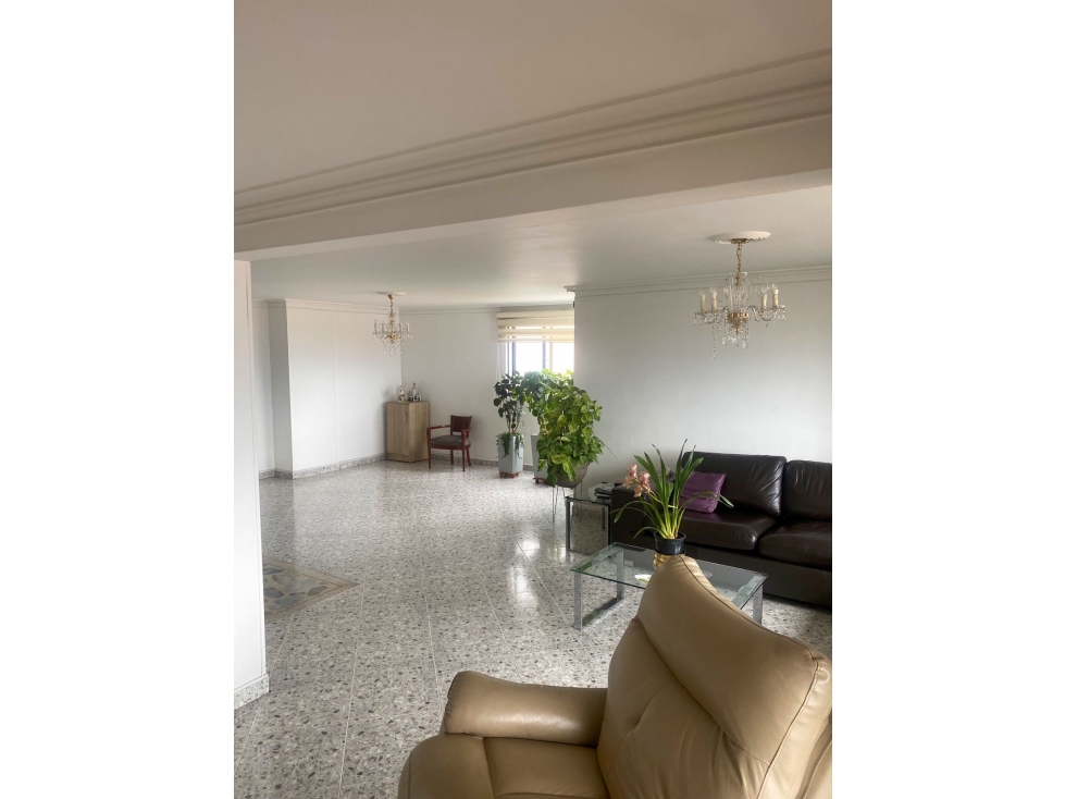 Venta Apartamento El Poblado Arriba Avenida en  Loma de Televida