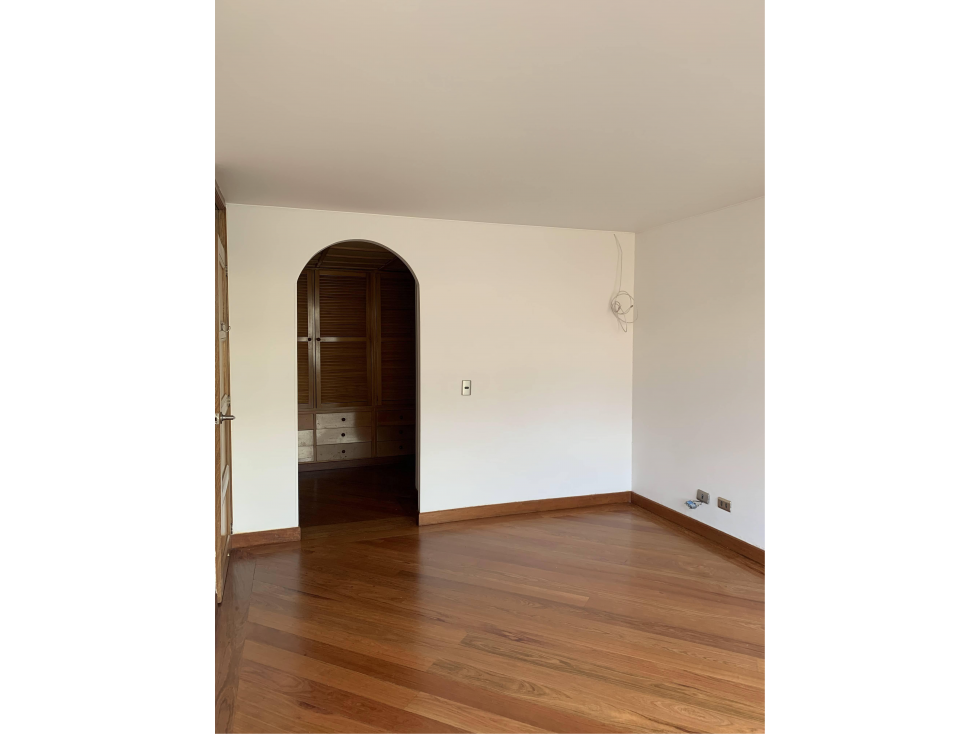 Se vende espectacular apartamento, ubicado en Santa Barbara.