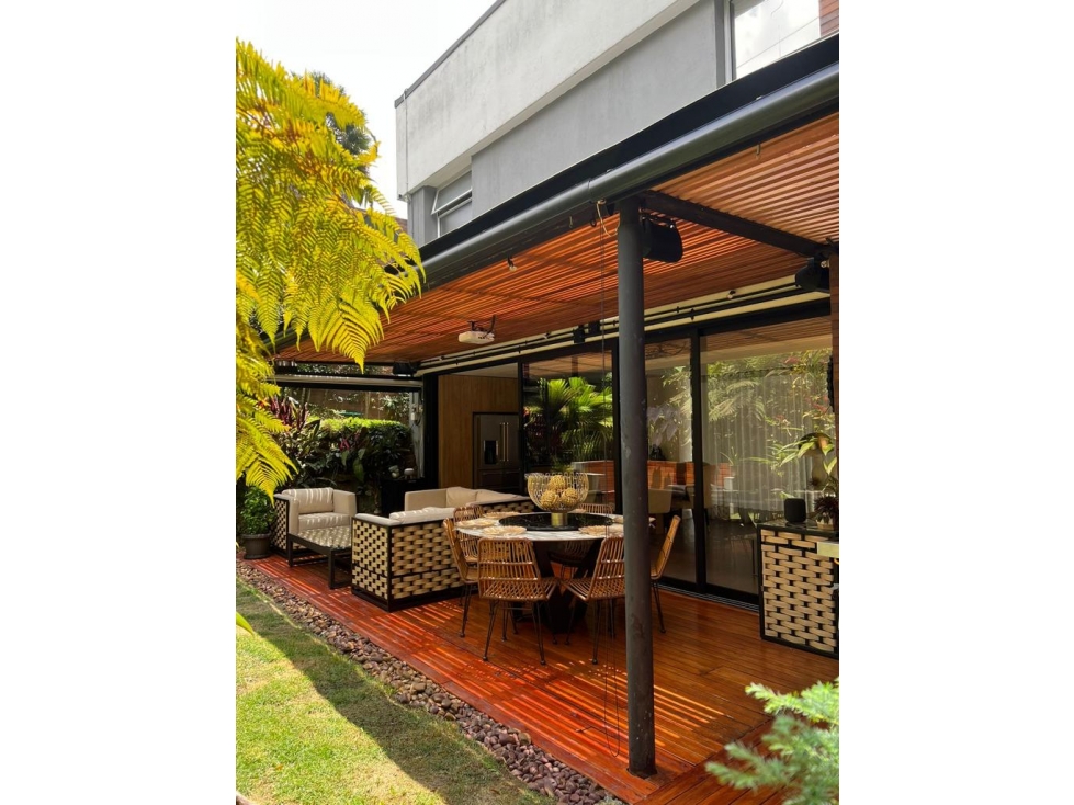 VENTA DE MODERNA CASA CON TERRAZA ENVIGADO ? 2 NIVELES