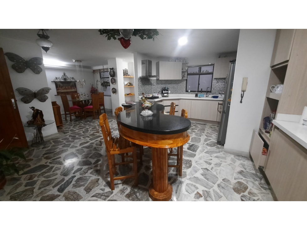 VENTA de apartamento en LAURELES cerca a la iglesia Santa Teresita.