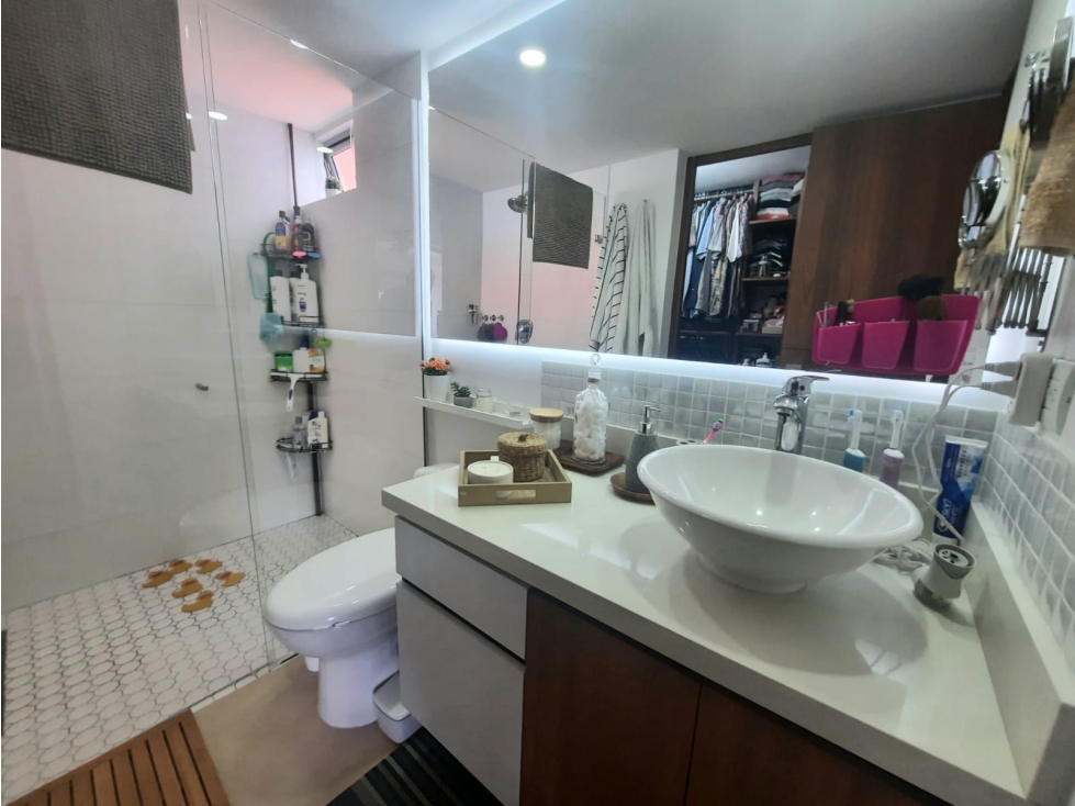 VENTA MODERNO APARTAMENTO EN ENVIGADO, EN BRUJAS CON VISTA A LA CIUDAD