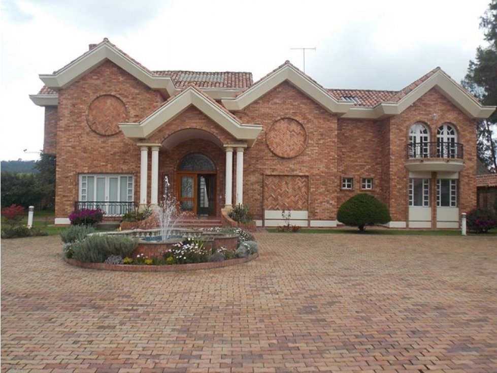 VENTA ESPECTACULAR CASA SAN JOSE DE BAVARIA, BOGOTÁ