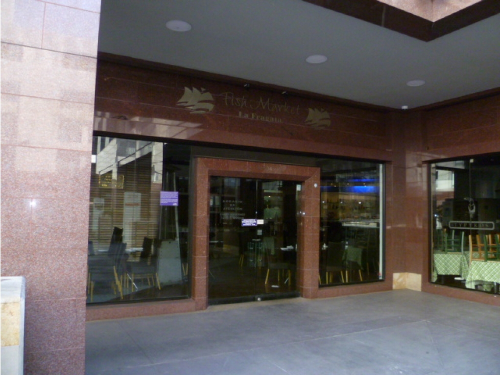Local en venta en edificio Capital Center II- 3 Baños