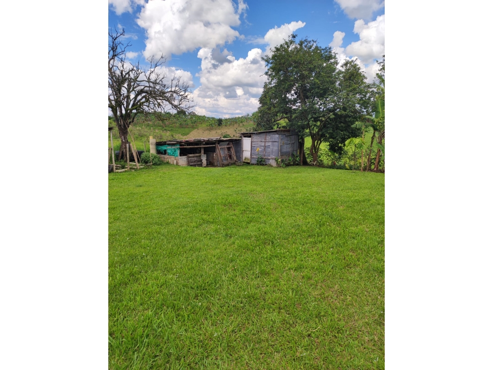 SE VENDE CASA CAMPESTRE.  Vía Quimbaya-Panaca