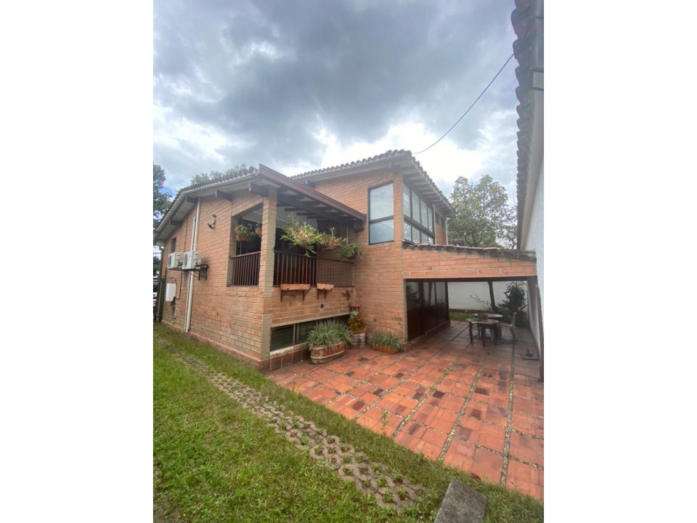 VENDO CASA EN LA AGUACATALA