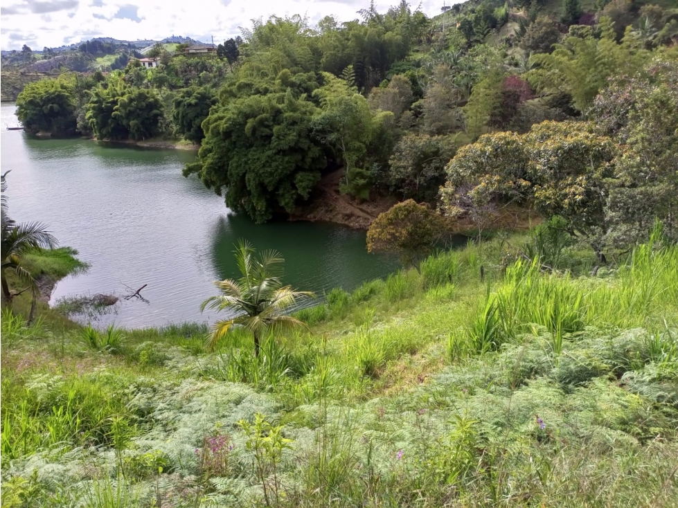 Lote super bien ubicado con embalse