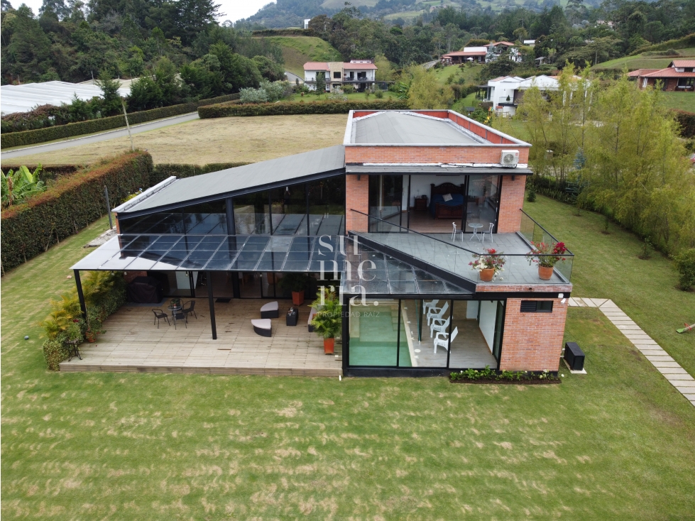 Casa moderna para la venta en parcelación la Ceja Antioquía
