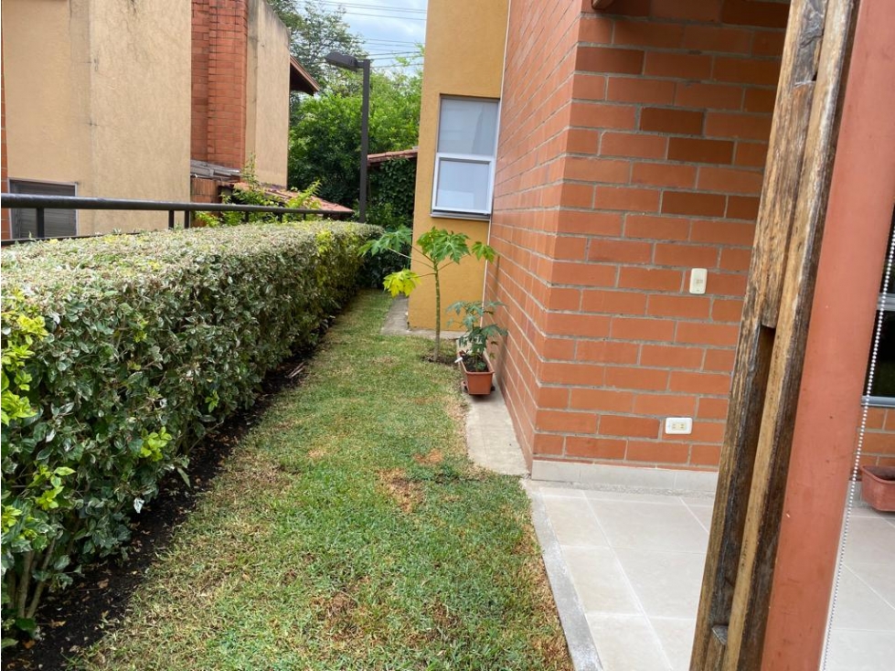 VENDO CASA EN CONDOMINIO FARALLONES DE PANCE