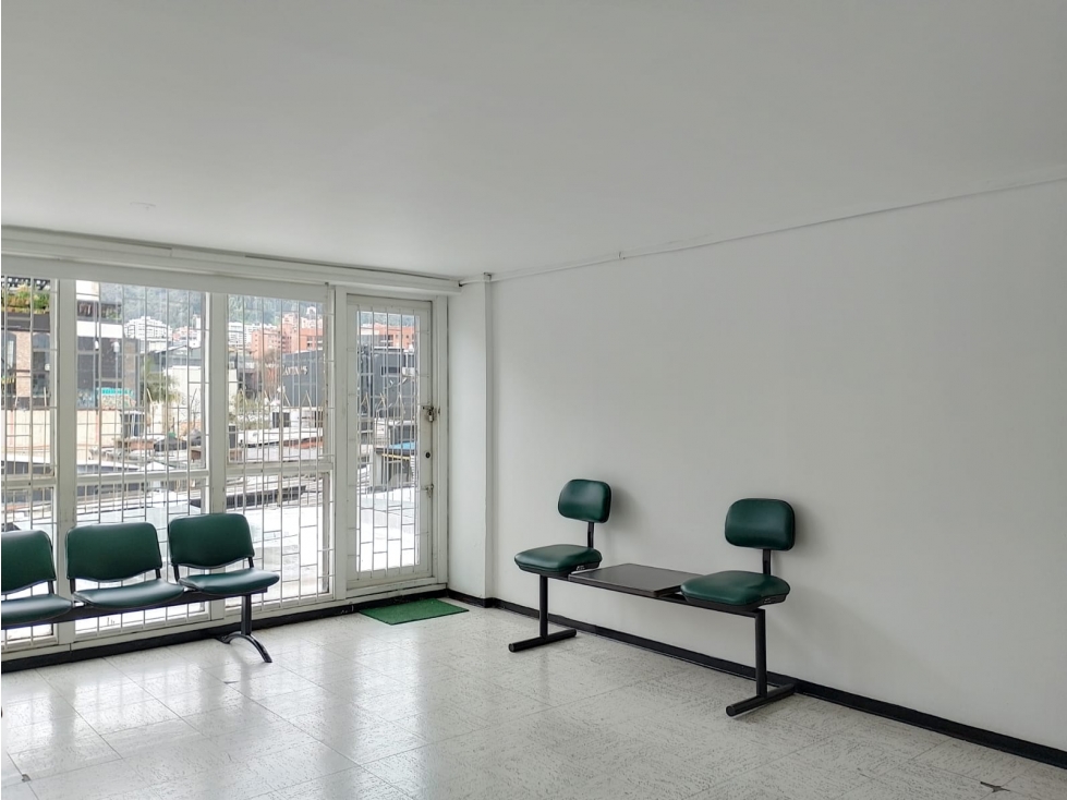 VENDO OFICINA / CONSULTORIO ED. CENTRO COUNTRY 40 M2 85 con 15