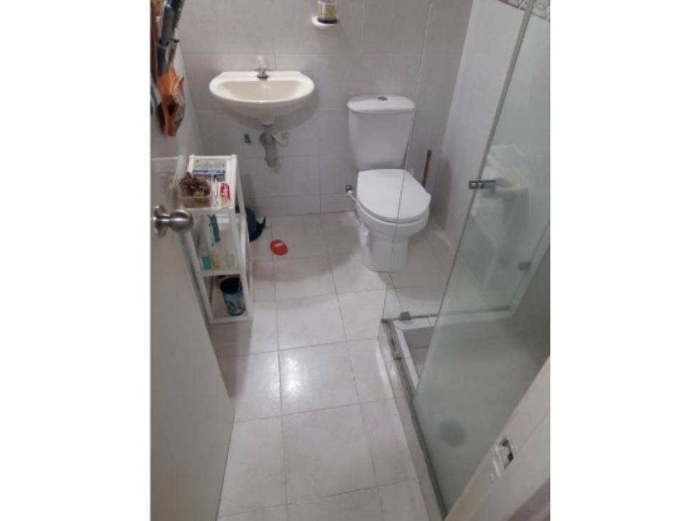 VENDO APARTAMENTO BARRIO SANTA ANITA