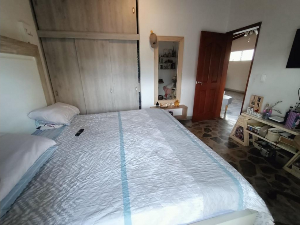 Venta Apartamento en Esquina en  Laureles,  3r piso, con balcón