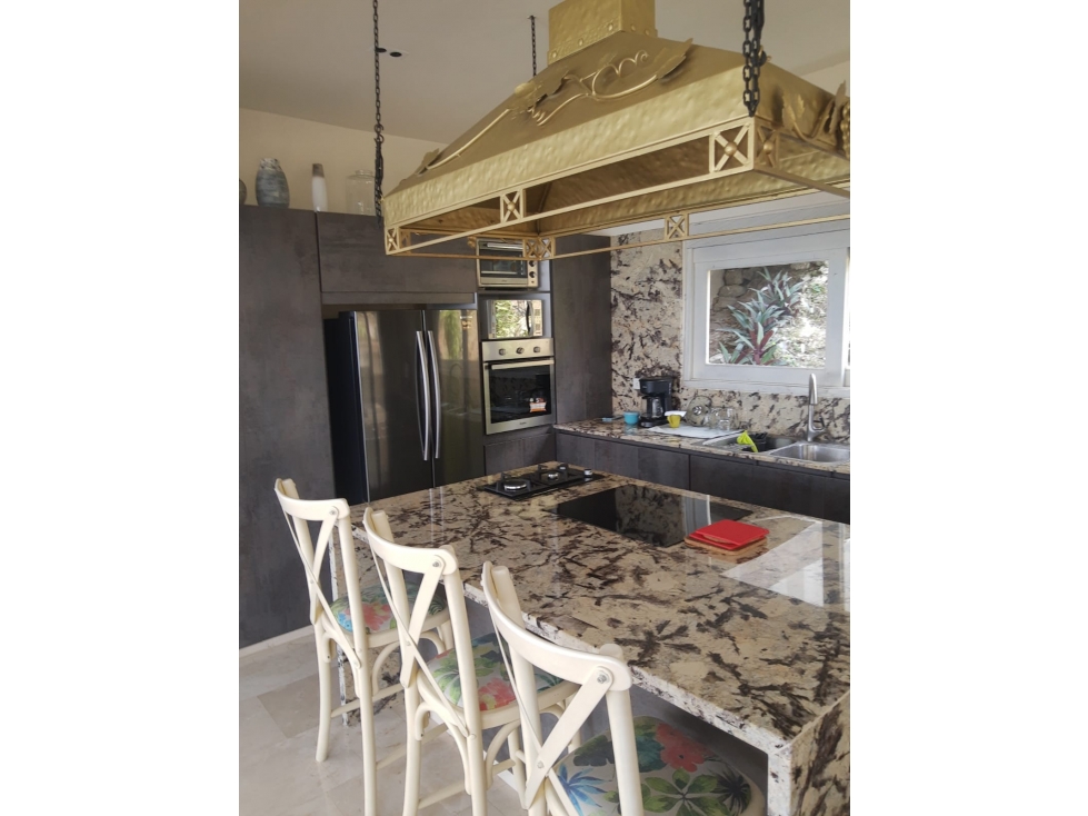 ARROYOALTO HERMOSA CASA SUPER REMODELA UNA VISTA PANOMERICA ESTUPENDA
