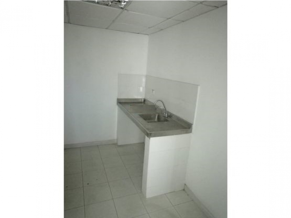 ARRIENDO OFICINA  EN EDIFICIO BOSQUE -  CARTAGENA