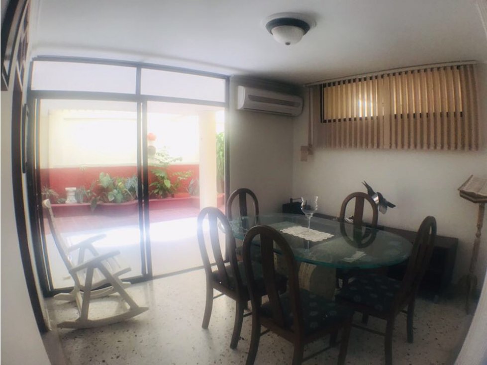 CASA DE DOS NIVELES EN VENTA