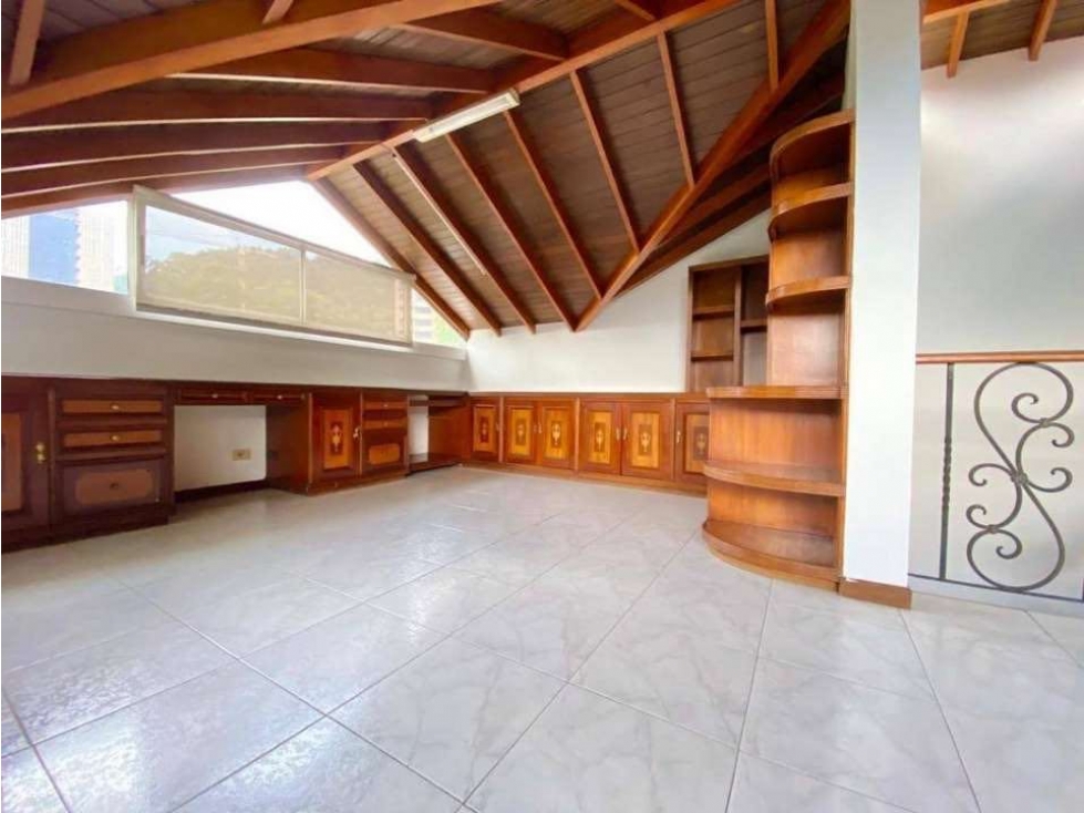 CASA EN ALTOS DEL POBLADO 320 m2