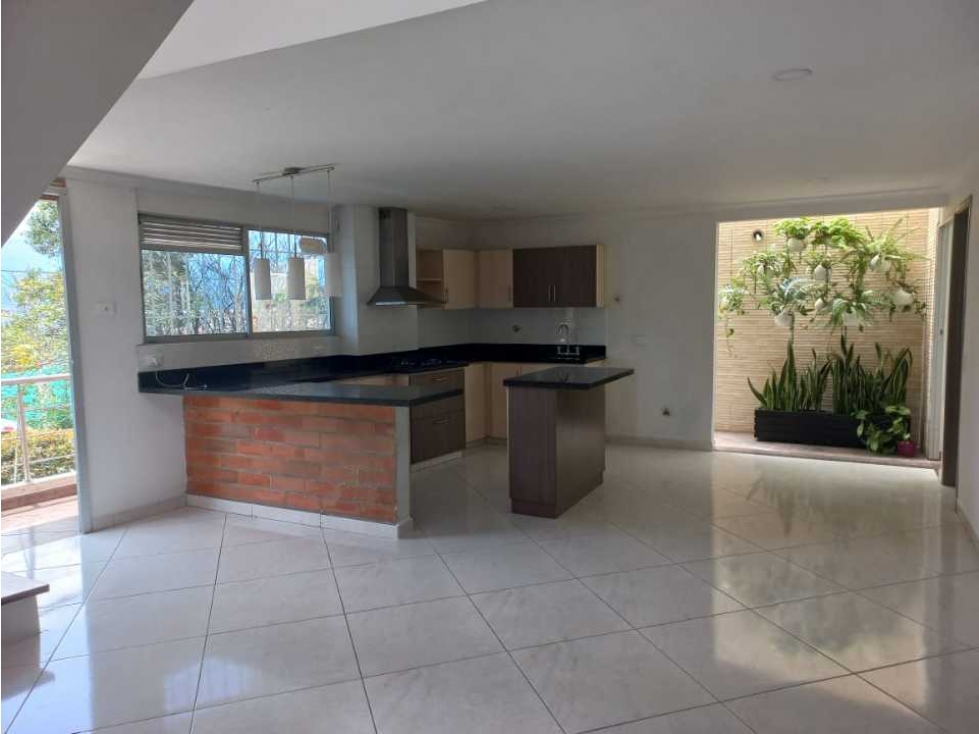 CASA EN VENTA EN LA ESTRELLA SECTOR PARQUE