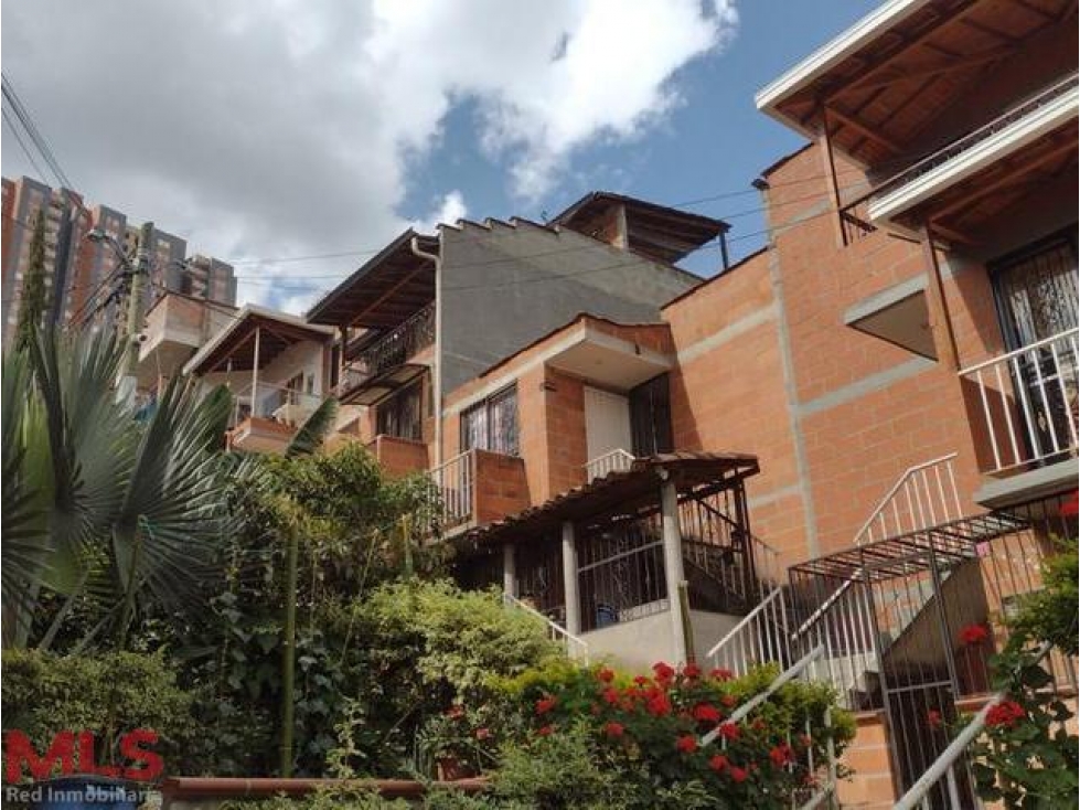 En obra gris , con futuro para otro piso(MLS#239154)