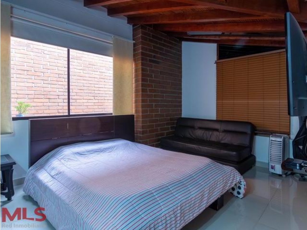 Penthouse dúplex completamente remodelado(MLS#235465)