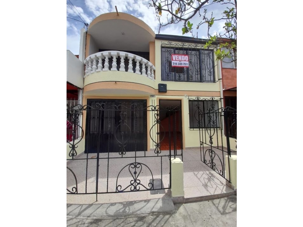 Portal de las Palmas - Casa de tres pisos en venta Palmira Valle