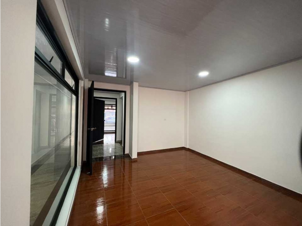 Se arrienda 1 piso comercial