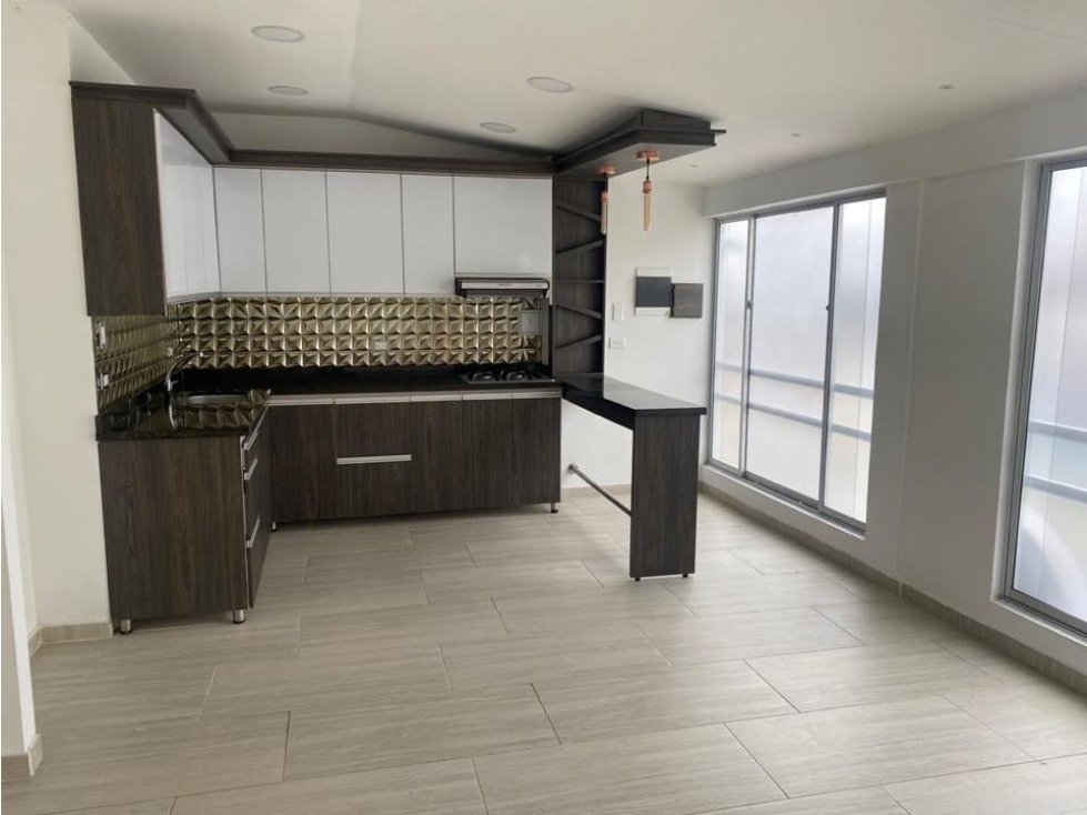 SE VENDE CASA CON RENTAS EN VERSALLES TOTALMENTE REMODELADA
