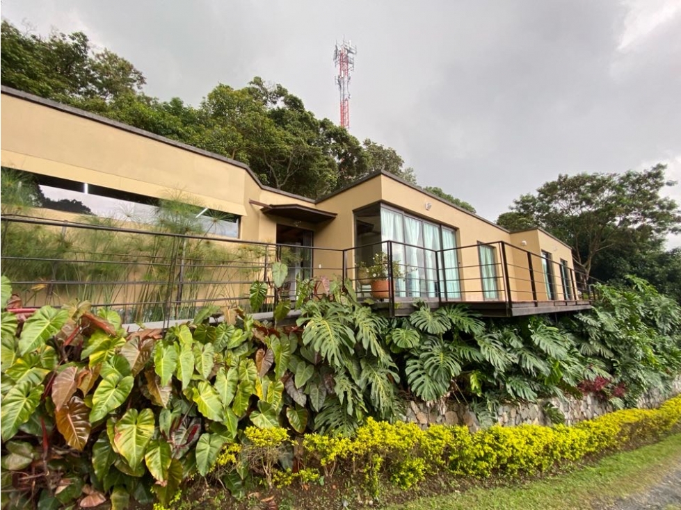 Se vende linda casa en Dapa en Condominio