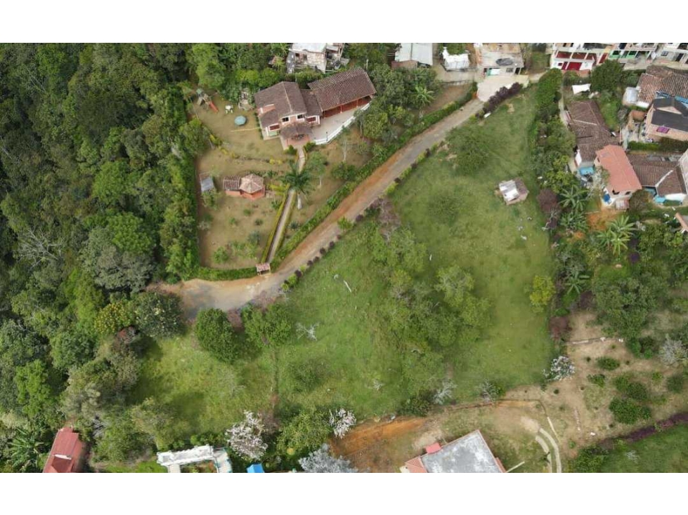 Se vende lote área de 2.600 m2*
- Municipio de Girardota
- Vereda Mang