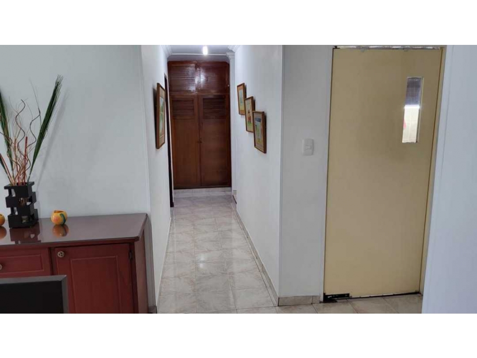 Venta Apartamento 4 piso sin ascensor, frente a palmetto - sur (MBM)