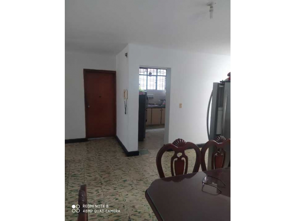 VENDO APARTAMENTO EN PROVENZA, SEGUNDO PISO SIN ASCENSOR