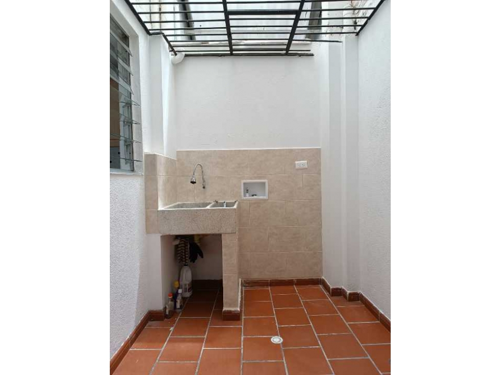 VENDO CASA PRIMER PISO EN COPACABANA. UNIDAD CERRADA