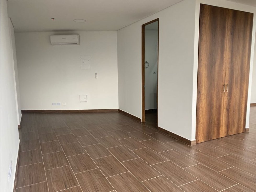 Venta oficina en Medellín - Sector San  Fernando Plaza Estrenar