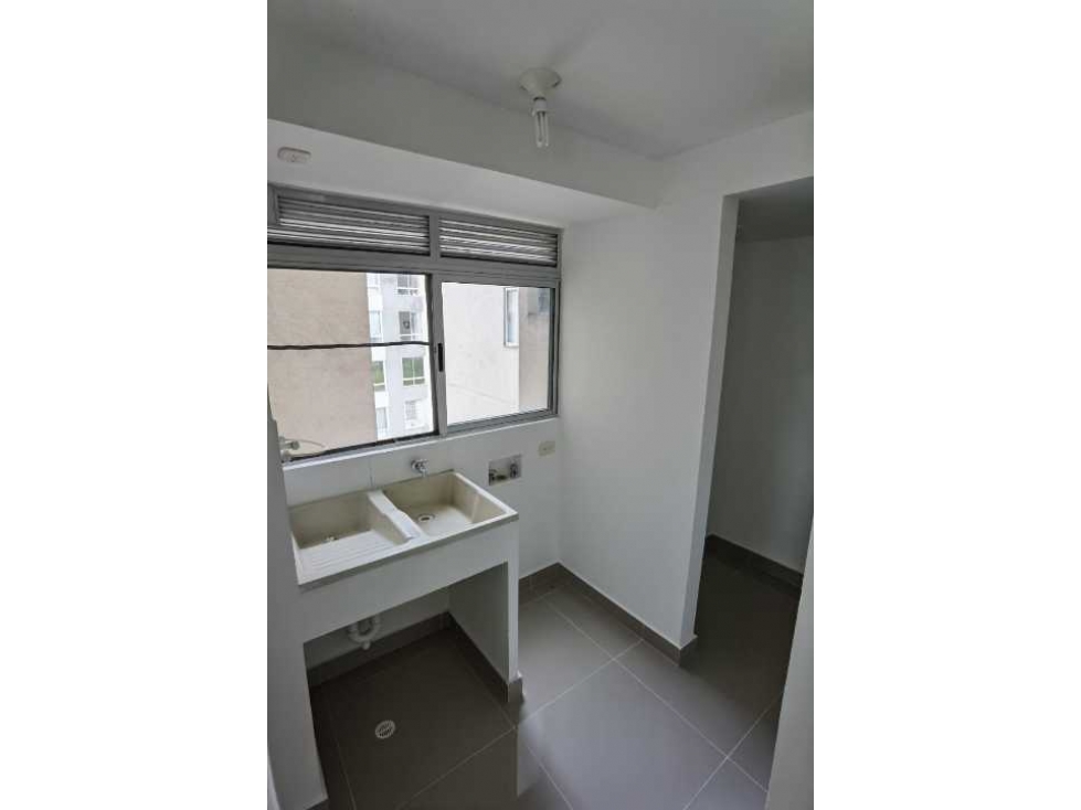 VENTA DE HERMOSO APTO 116 M2 ENTRELAGOS JAMUNDI (LIS)
