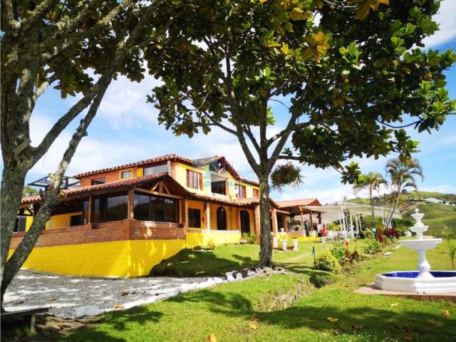 FINCA HOTEL EN GUATAPE
