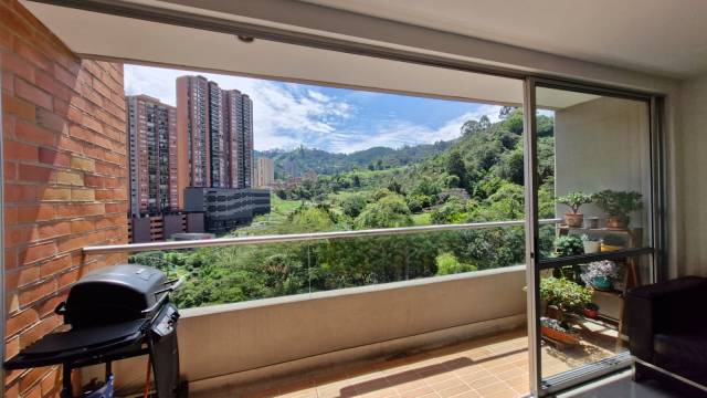 VENDO APARTAMENTO MUY ILUMINADO EN SABANETA