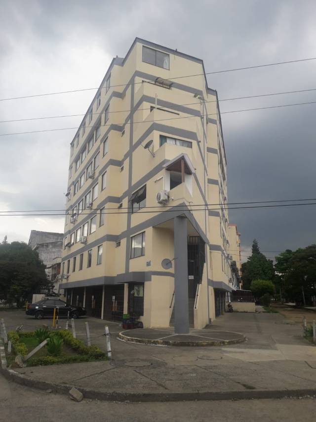 Apartamento en Edificio Piramide barrio San Fernando