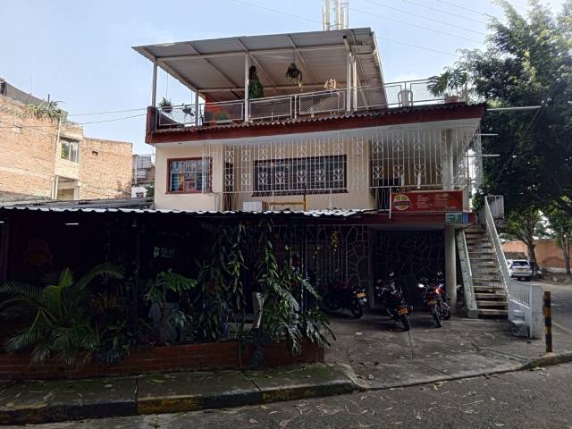 Casa de 2 pisos independientes en el barrio San Antonio Cali