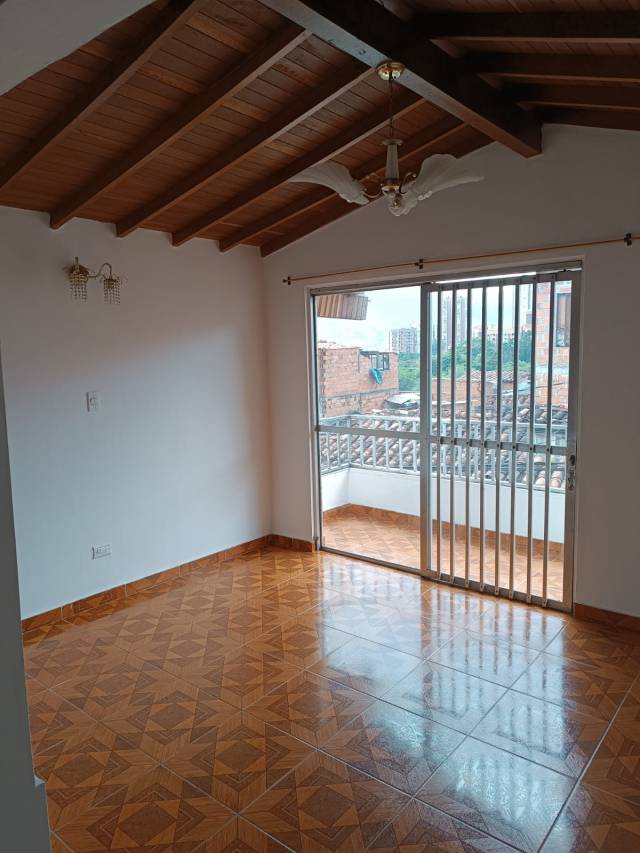 Apartamento barrio Enciso a la vuelta del viejo Paris Medellín