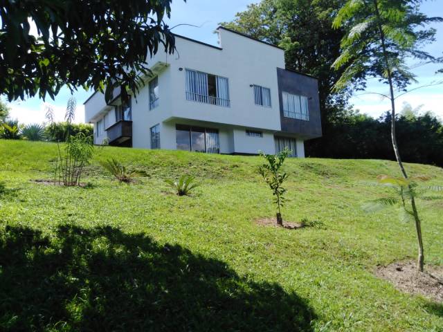 Casa Campestre Condominio Baru Neira Caldas, a 50 minutos de Manizales vía Medellin